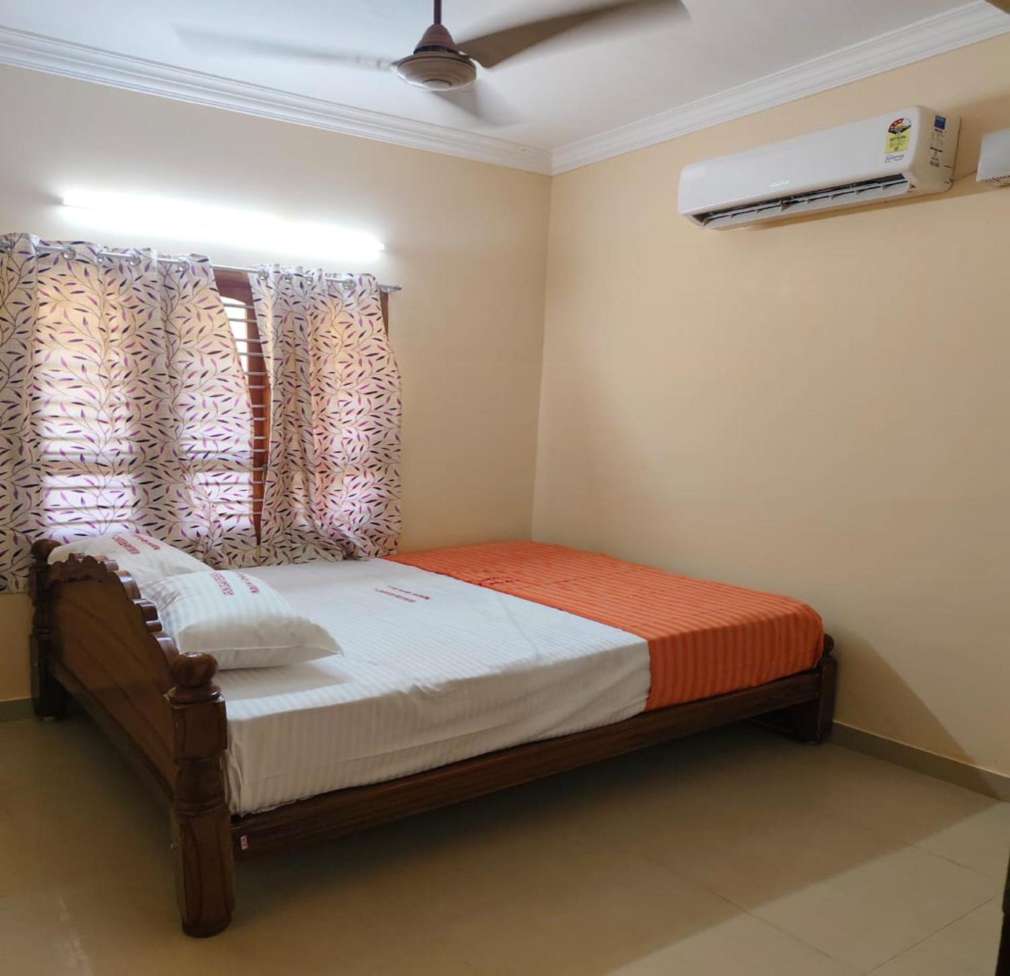 Arumugam Residency Ac Tiruchchendūr Buitenkant foto